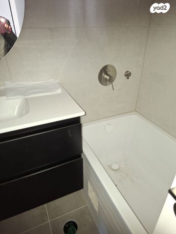 דירה, יצחק ויטנברג, פתח תקווה