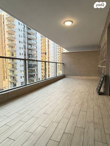 דירה, לאה גולדברג, חתני פרס ישראל, באר יעקב