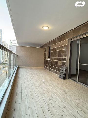 דירה, לאה גולדברג, חתני פרס ישראל, באר יעקב