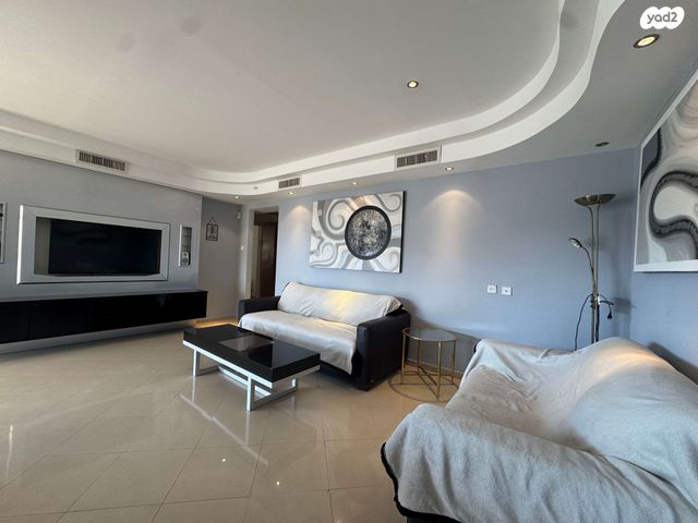 דירה, עין עקרבים, המעיינות, שחמון, רובע 8, אילת