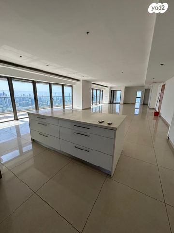 ניסים אלוני 