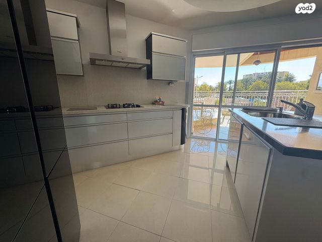 דירה, עין עקרבים, המעיינות, שחמון, רובע 8, אילת