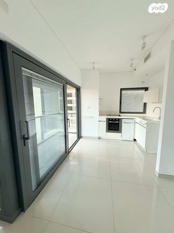 ניסים אלוני 