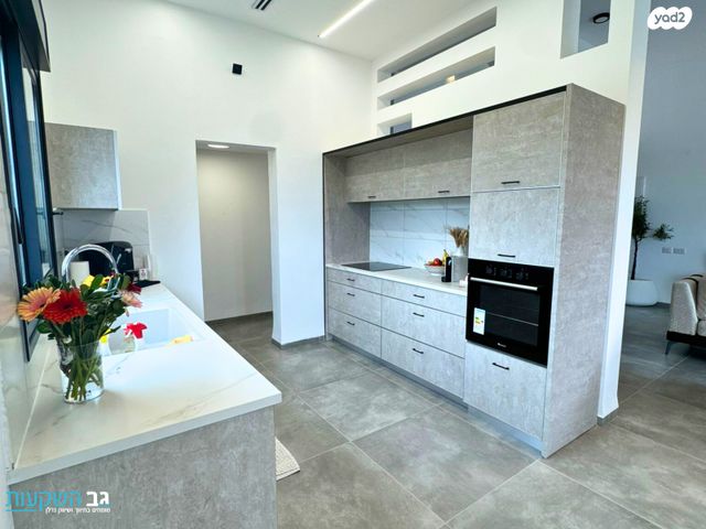 דו משפחתי, הגורן וחצרות איכרים, עתלית