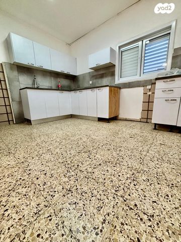 גג/ פנטהאוז, ארלוזורוב 80, עצמאות יוספטל, בת ים