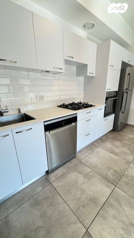 דירה, הגיבור האלמוני, תל אביב יפו