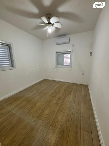 גג/ פנטהאוז, ארלוזורוב 80, עצמאות יוספטל, בת ים