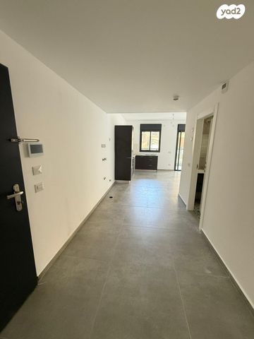 דירה, דניאל 3, בת ים