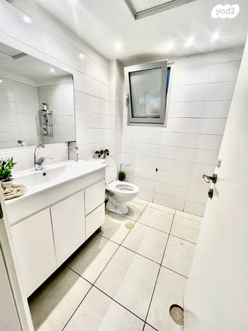 דירה, הר הצופים, רחובות ההולנדית, רחובות