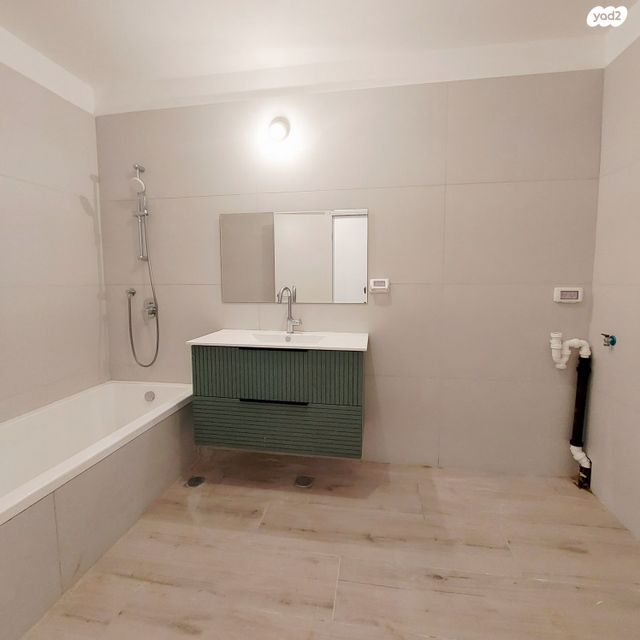 יחידת דיור, משה ברזילי, רחובות