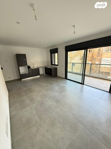 דירה, דניאל 3, בת ים