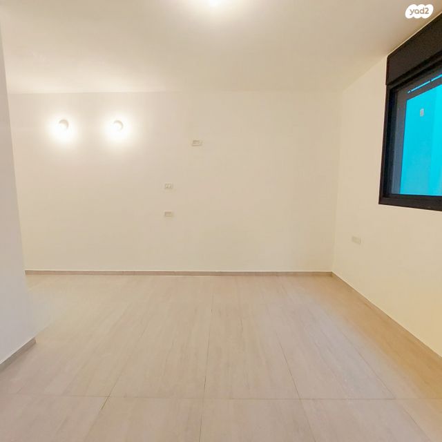 יחידת דיור, משה ברזילי, רחובות