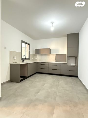 דירה, לאה גולדברג, חתני פרס ישראל, באר יעקב