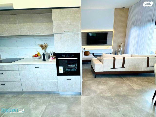 דו משפחתי, הגורן וחצרות איכרים, עתלית