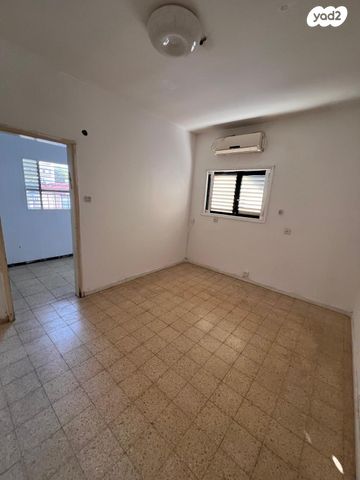 דירה, טרומפלדור 54, כפר גנים א, פתח תקווה