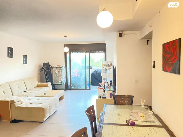 דירה, שקד, החורש, חריש