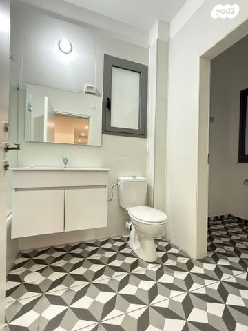 דירה, לאה גולדברג, חתני פרס ישראל, באר יעקב