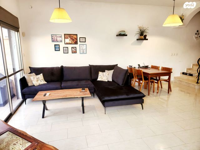 דו משפחתי, מבצע חירם, ויצמן, חדרה