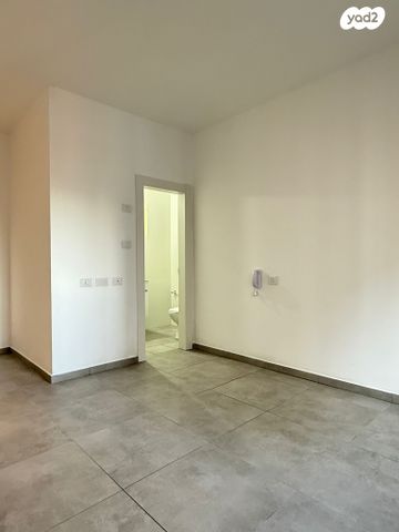 דירה, לאה גולדברג, חתני פרס ישראל, באר יעקב