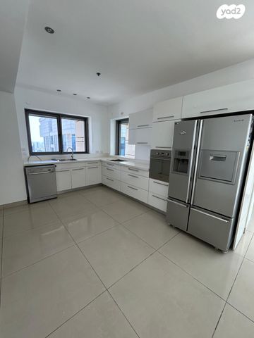 דירה, ניסים אלוני, צמרות איילון, פארק צמרת, תל אביב יפו