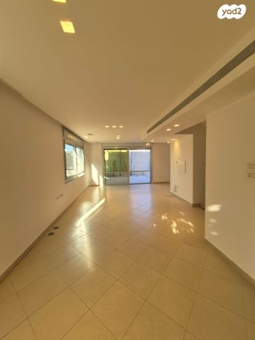 דו משפחתי, גולן, רמת השרון