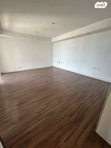 דירה, ניסים אלוני, צמרות איילון, פארק צמרת, תל אביב יפו