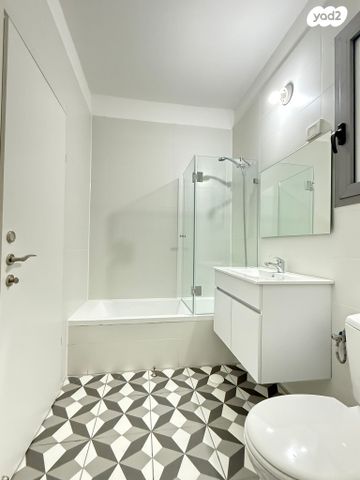 דירה, לאה גולדברג, חתני פרס ישראל, באר יעקב