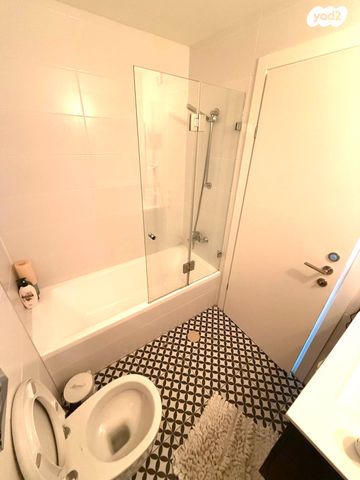 דירה, גרציאני יצחק 8, גני שרונה, קרית הממשלה, תל אביב יפו