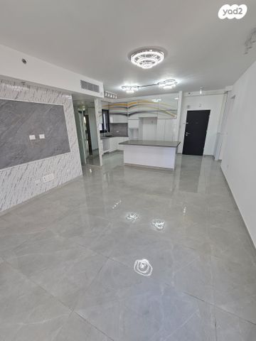 דירה, אמנון ליפקין שחק, נוף הטיילת, נתניה