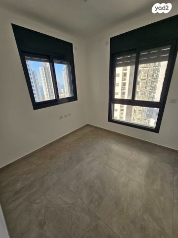 דירה, אמנון ליפקין שחק, נוף הטיילת, נתניה