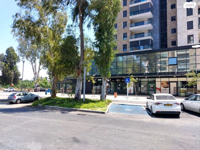 חנויות/ שטח מסחרי