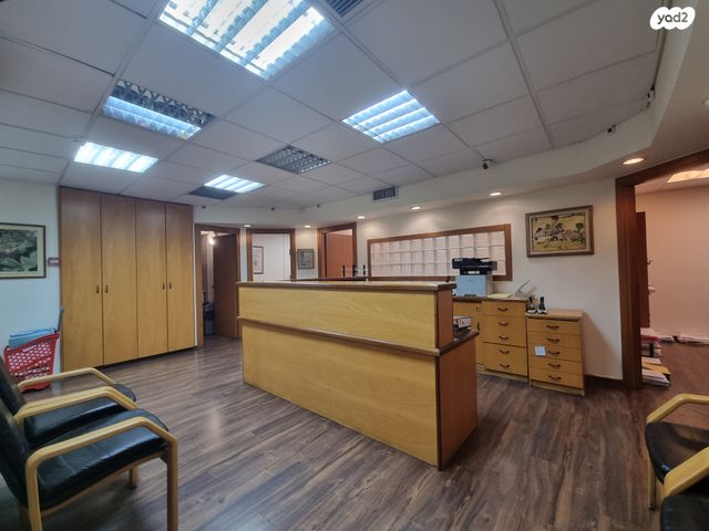 מונטיפיורי, הרכבת