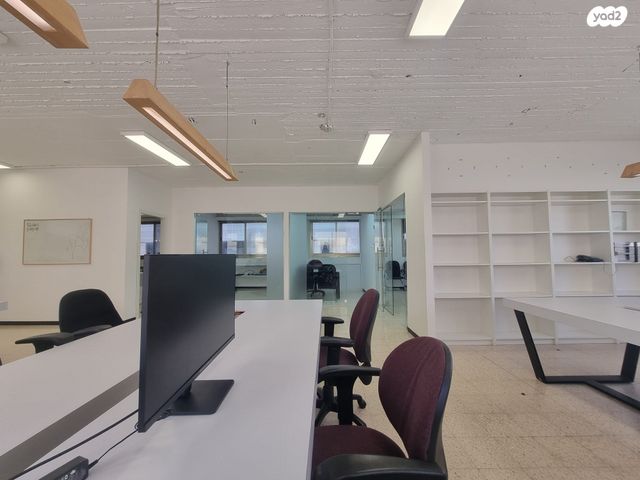 מונטיפיורי, הרכבת