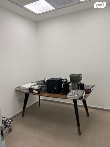 משרדים, הלוחמים, חולון