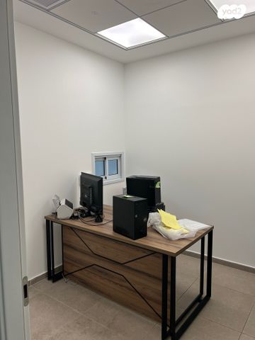 משרדים, הלוחמים, חולון