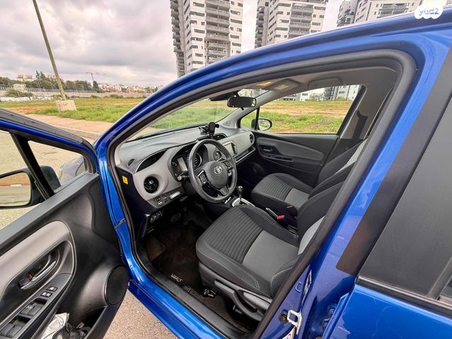 טויוטה יאריס