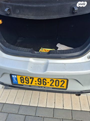 מודעת רכב מאזדה 2