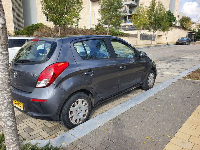 מודעת רכב יונדאי i20