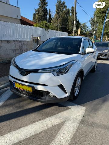 מודעת רכב טויוטה C-HR