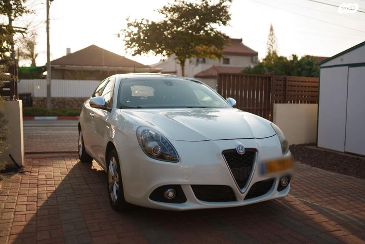 אלפא רומיאו ג'ולייטה