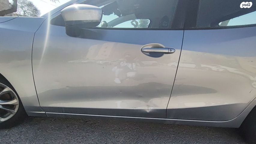 מודעת רכב מאזדה 2