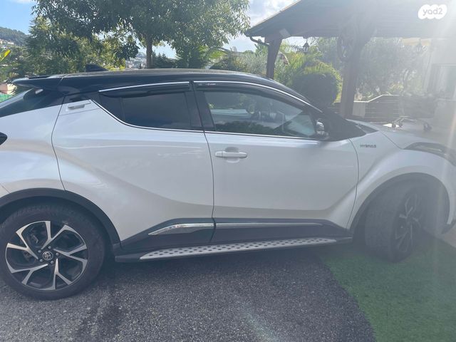 מודעת רכב טויוטה C-HR