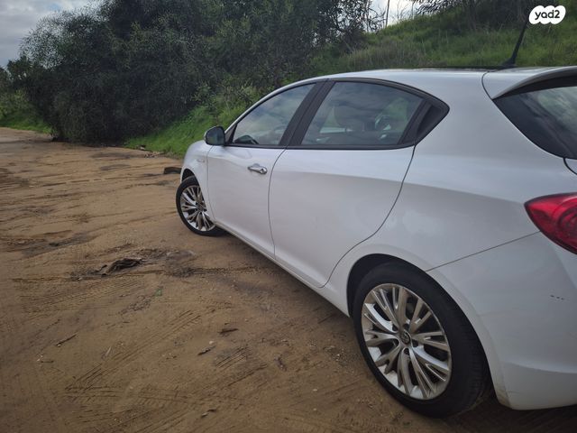 אלפא רומיאו ג'ולייטה