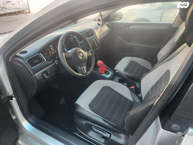 מודעת רכב פולקסווגן ג'טה 