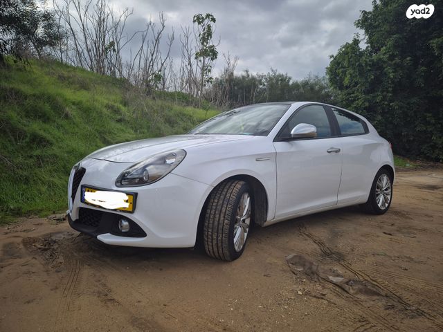 מודעת רכב אלפא רומיאו ג'ולייטה