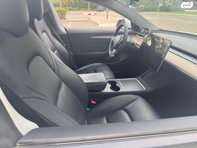 מודעת רכב טסלה מודל 3