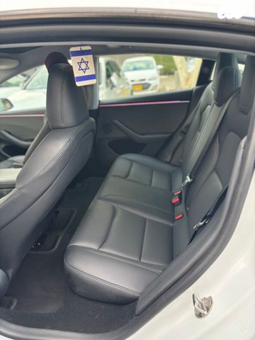 מודעת רכב טסלה מודל 3