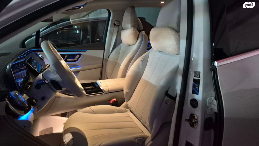 מרצדס-בנץ EQE SUV