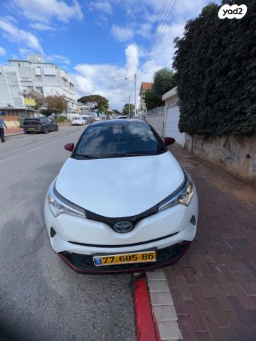 מודעת רכב טויוטה C-HR