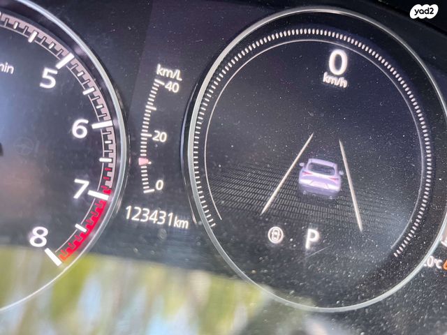 מודעת רכב מאזדה CX-30